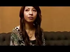 زن مشهور به میزبان جوان معتاد می شود...