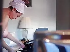 عمه برهنه پنهان بادامک